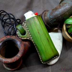 ChaKal UNIK 006 - Beau briquet en cuir vert Bamboo