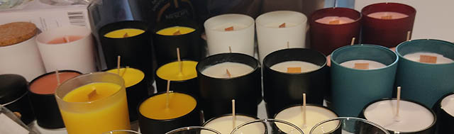 Photos d'une commande de bougies artisanale en train de se solidifier à coeur